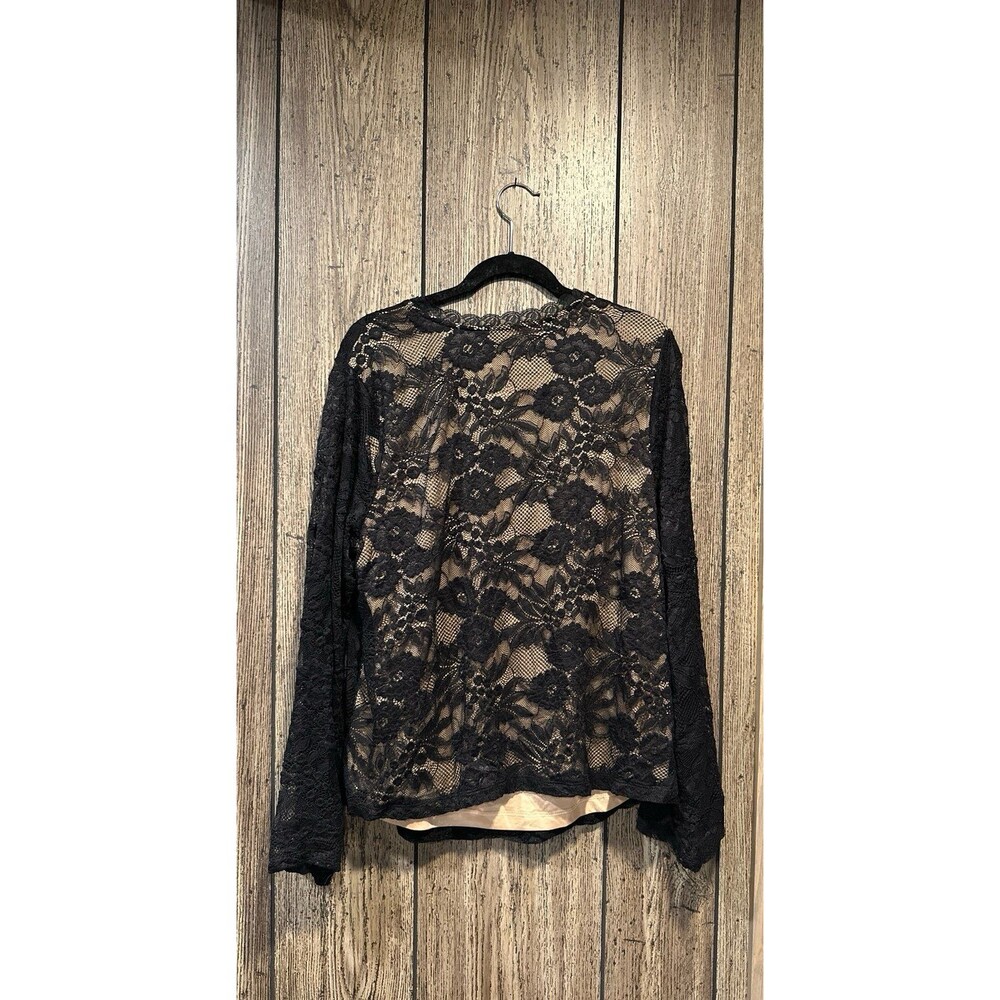 Torrid Keyhole Lace Top - Picture 3 of 4
